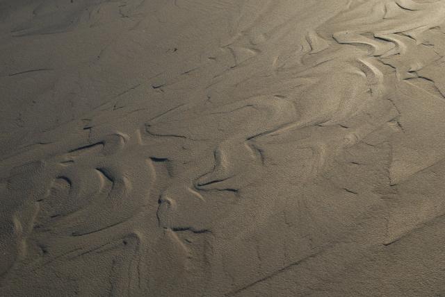 Patronen in het zand.